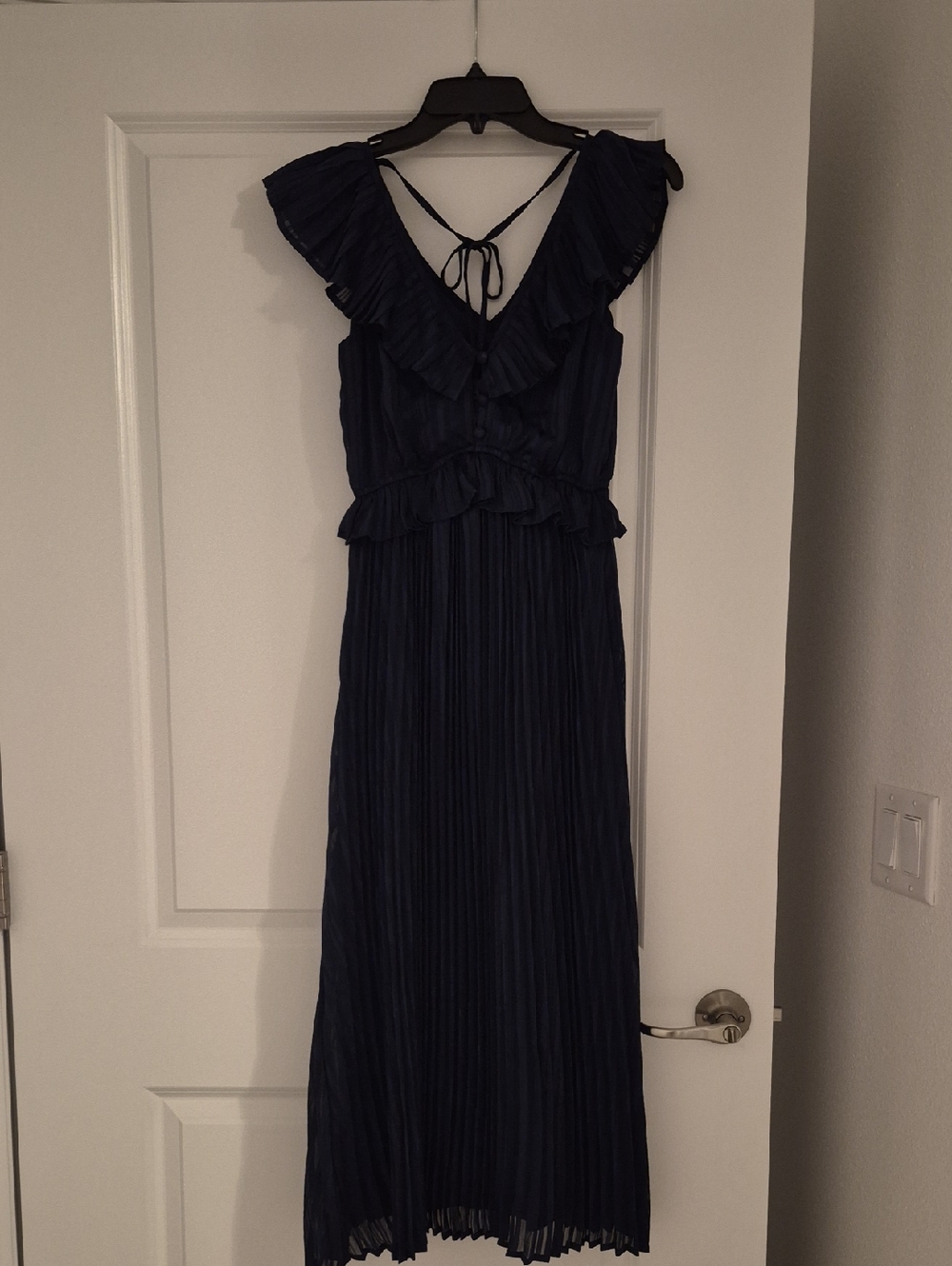 Adelyn Rae Navy Ruffled V‑Neck Pleated Maxi Dress